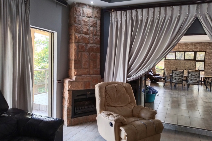 5 Bedroom Property for Sale in Birdwood Estate North West